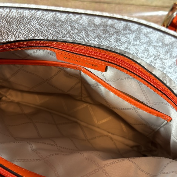 NWOT- Jet Set Medium Multifunction Pocket Tote Bag with Wallet - Picture 14 of 16